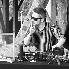 Mihu (Hanging Around)